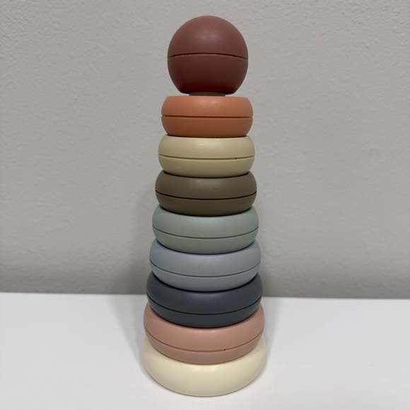 MUSHIE Stacking Rings Toy - Picture 4 of 4